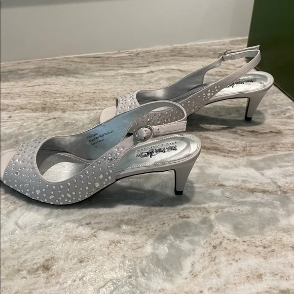 Coach and Four Women's Silver Slingback Heels - Picture 6 of 9